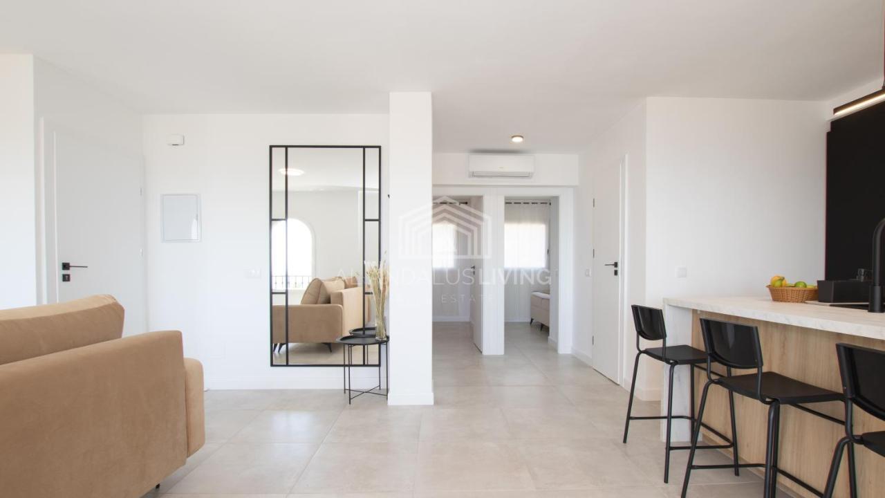 Panoramic Sea Views And Direct Access To The Beach From The Community In Torrenueva Appartement Málaga Buitenkant foto