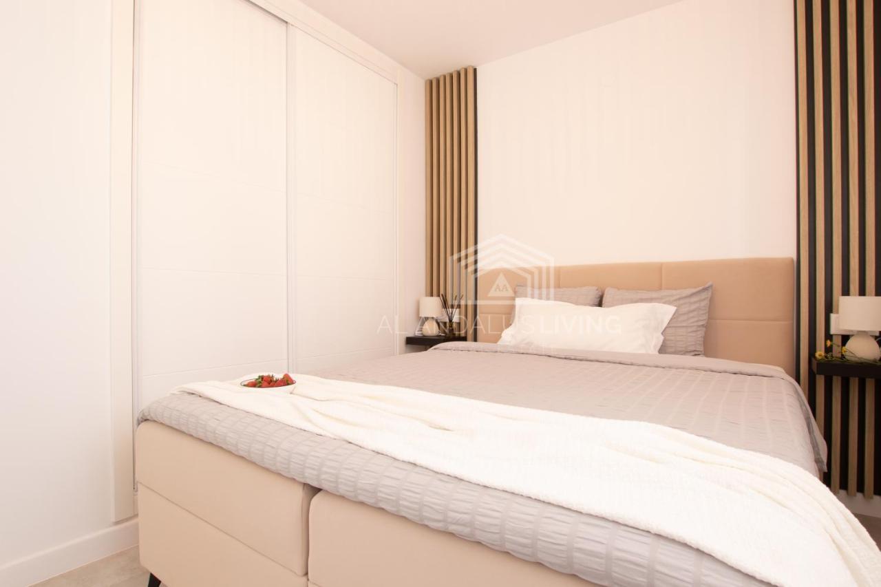 Panoramic Sea Views And Direct Access To The Beach From The Community In Torrenueva Appartement Málaga Buitenkant foto